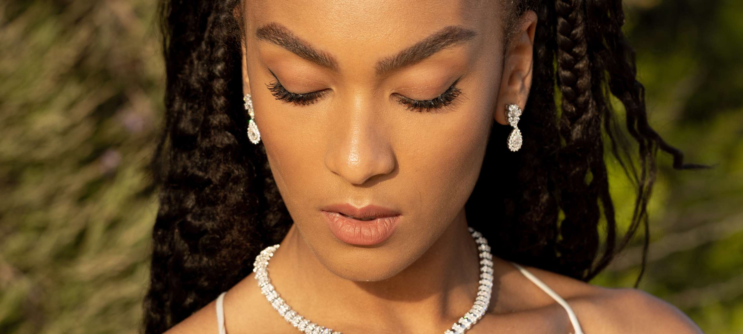 Royal Diamonds Shooting White Wall 4